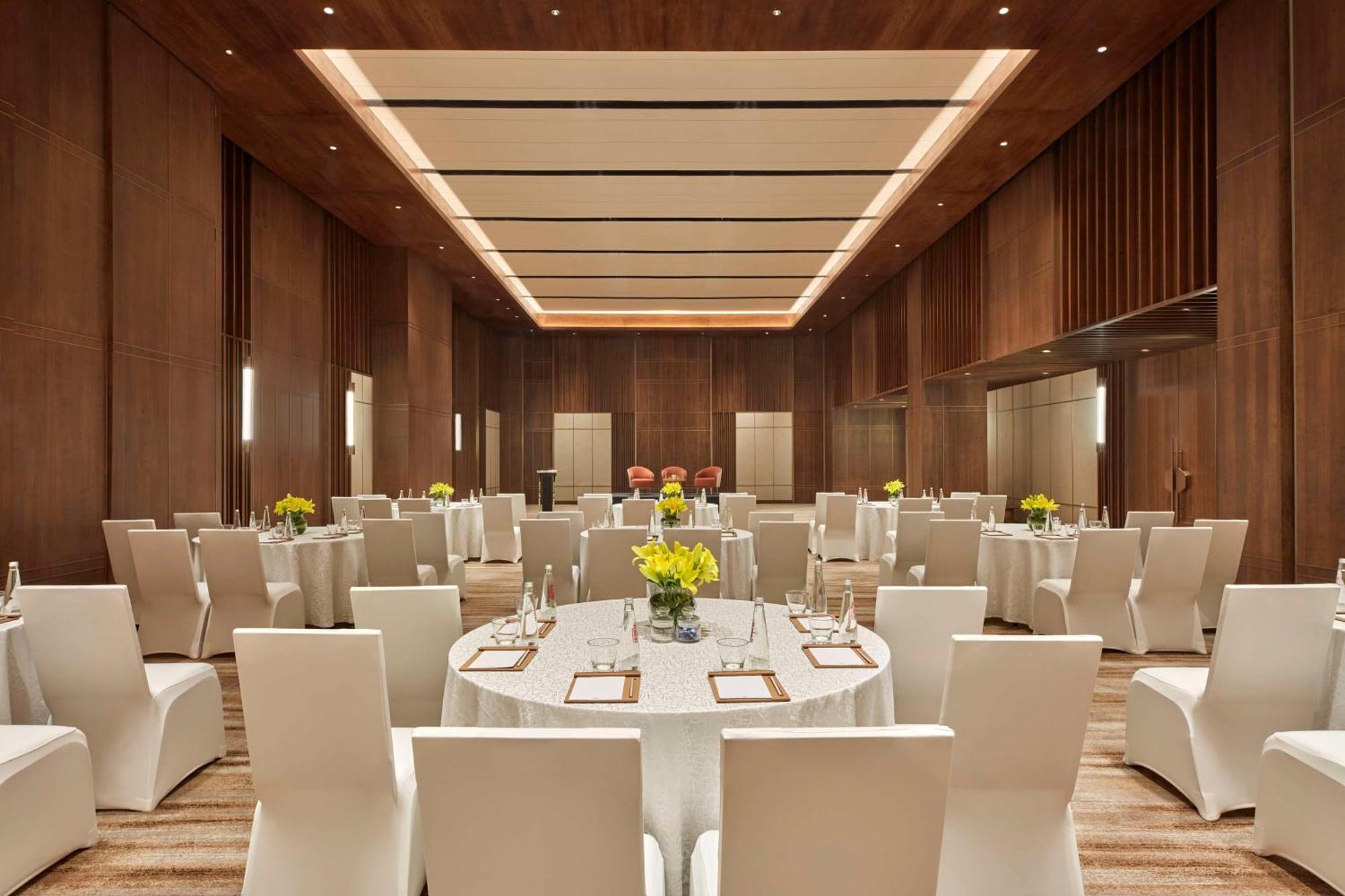 Hilton Gurugram Baani City Centre Gurgaon Extérieur photo
