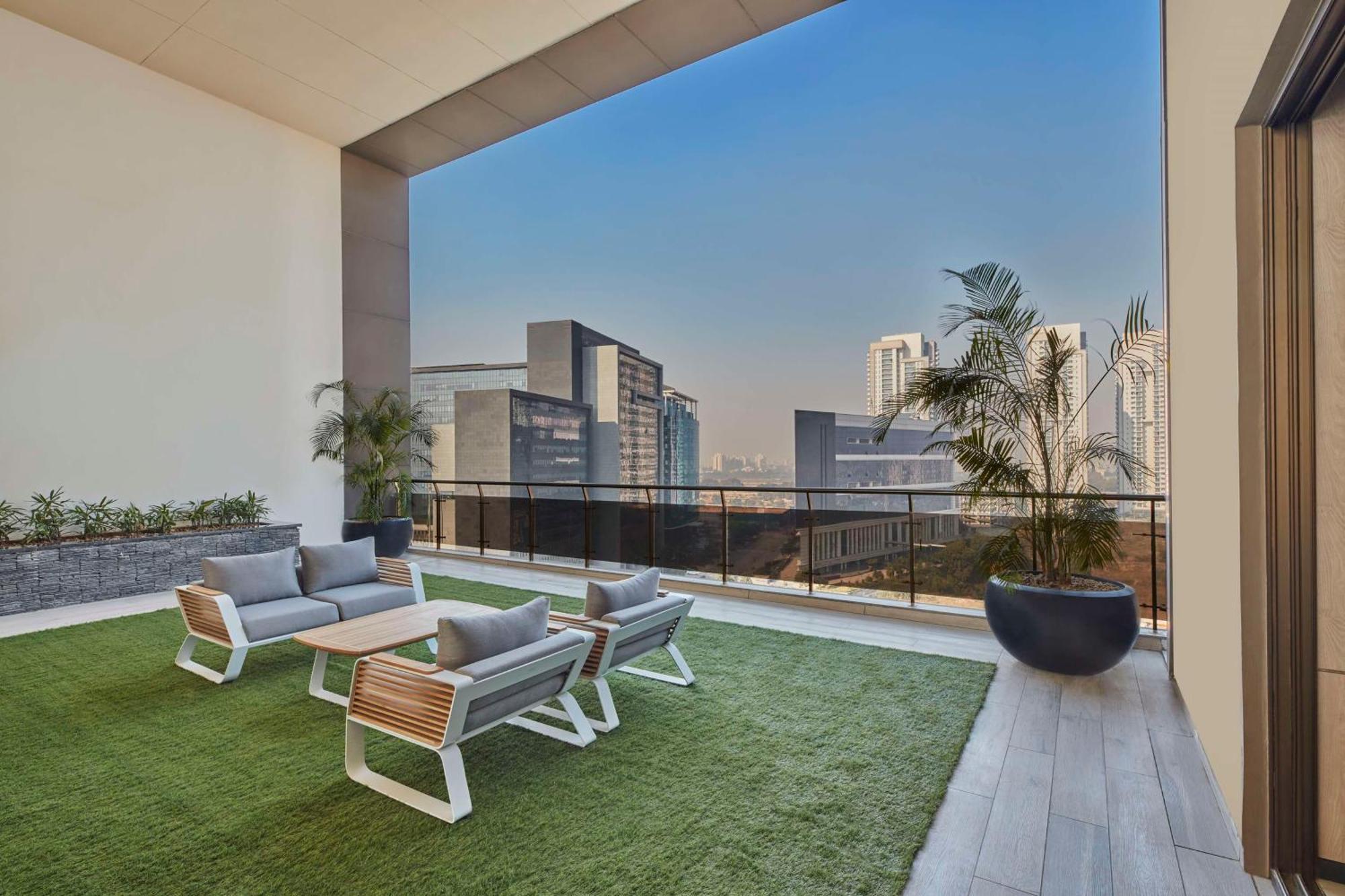 Hilton Gurugram Baani City Centre Gurgaon Extérieur photo