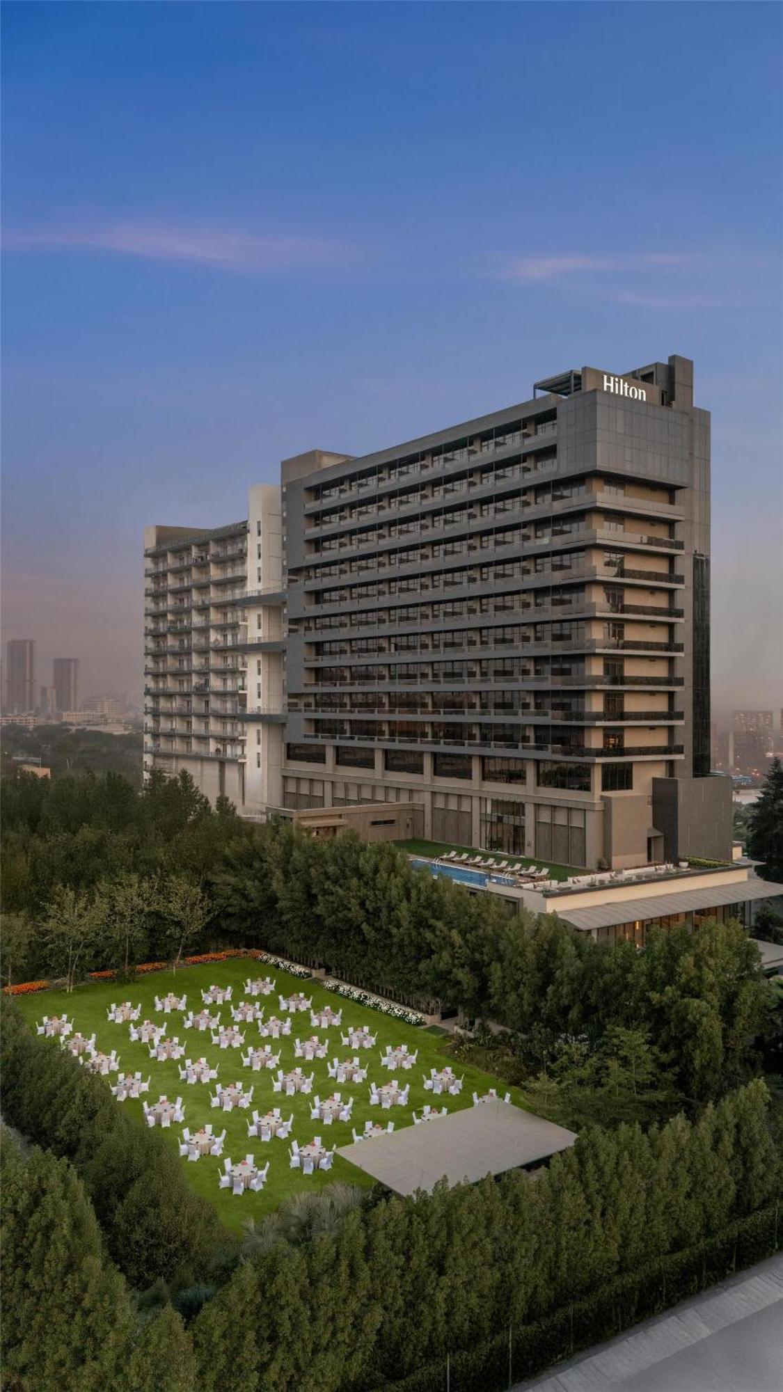 Hilton Gurugram Baani City Centre Gurgaon Extérieur photo