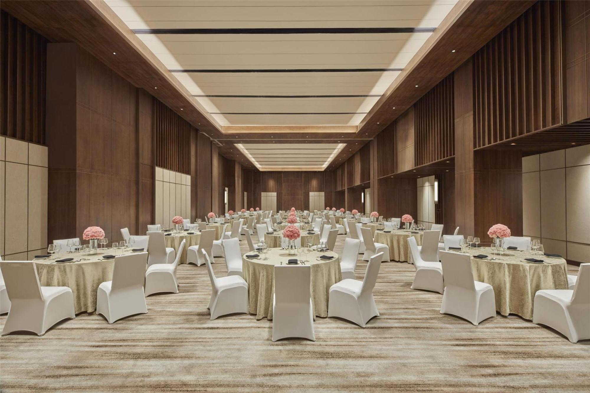 Hilton Gurugram Baani City Centre Gurgaon Extérieur photo